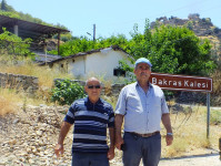 İsmini kalesinden alan köy Bakras adını tekrar istiyor