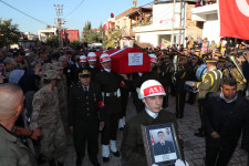 HATAY ŞEHİDİNE AĞLADI